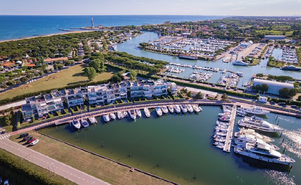 The Libeccio basin is surrounded by green spaces and is reserved for larger boats of 14 to 30m (46 to 98ft).