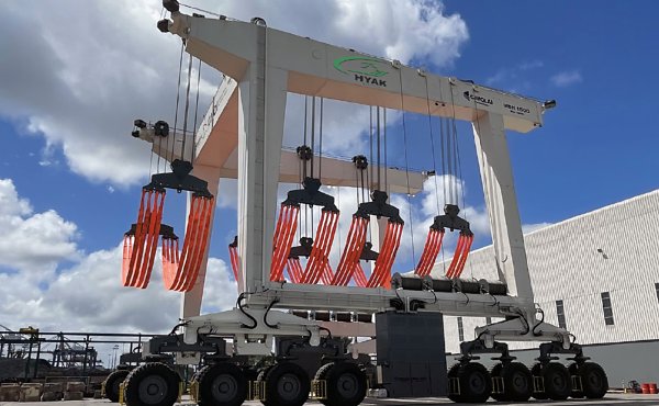 The fully electric 1500 tonne mobile boat hoist, on order by a US customer based in Oregon, will look very similar to this hoist built by Cimolai for CNOI shipyard.