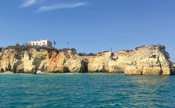 The rocky cliffs of the Golden Coast. Photo: Marina World.